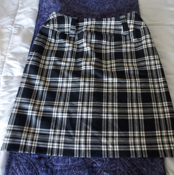 EUC (basically new) Pendleton 100% virgin wool button front skirt, size 4 - Picture 3 of 8
